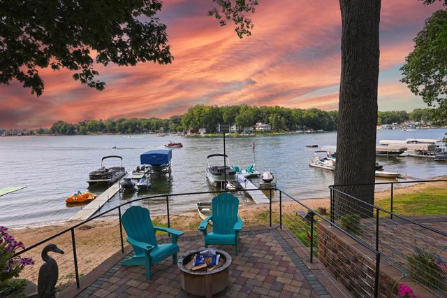 Builiding view one for 67050 95Th, Dowagiac, MI. 49047