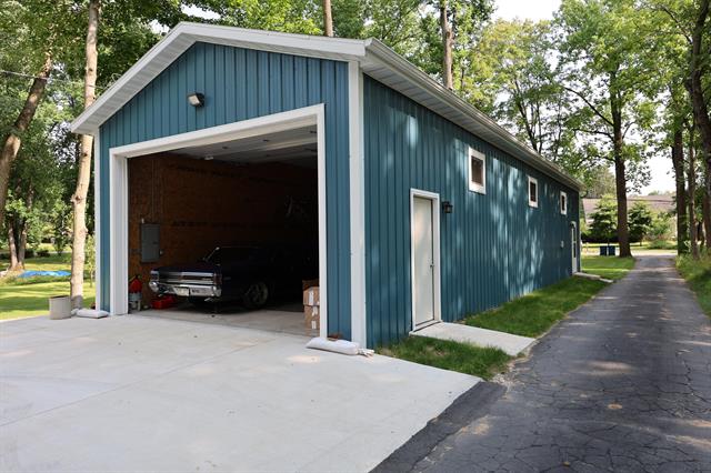 Builiding view six for 67050 95Th, Dowagiac, MI. 49047