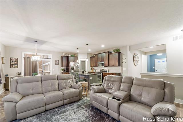 Builiding view eighteen for 931 Ashlee, Muskegon, MI. 49441