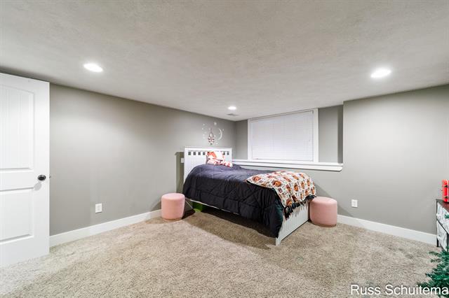 Builiding view forty for 931 Ashlee, Muskegon, MI. 49441