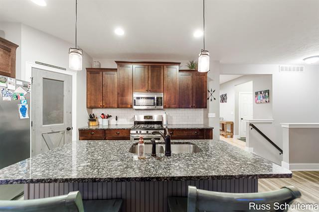 Builiding view fourteen for 931 Ashlee, Muskegon, MI. 49441