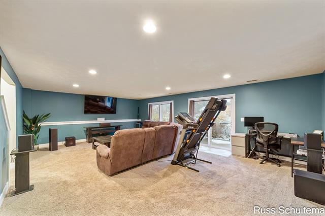 Builiding view thirty one for 931 Ashlee, Muskegon, MI. 49441