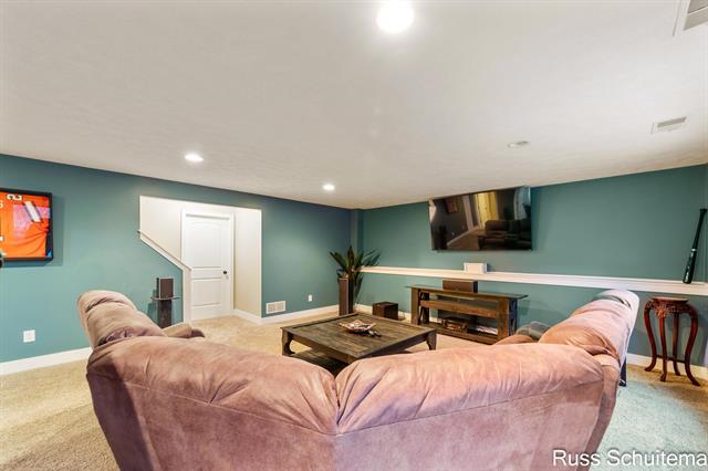 Builiding view thirty two for 931 Ashlee, Muskegon, MI. 49441