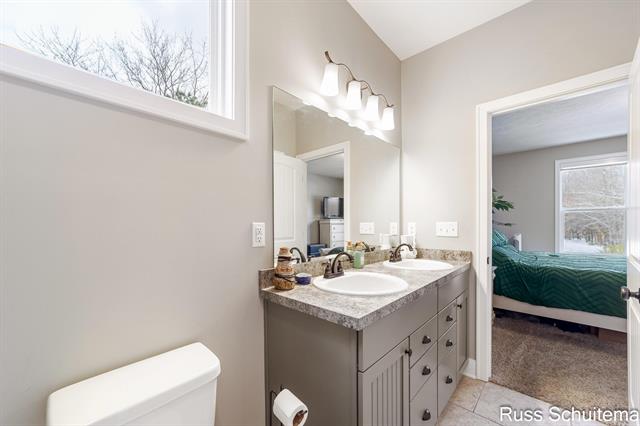 Builiding view twenty five for 931 Ashlee, Muskegon, MI. 49441