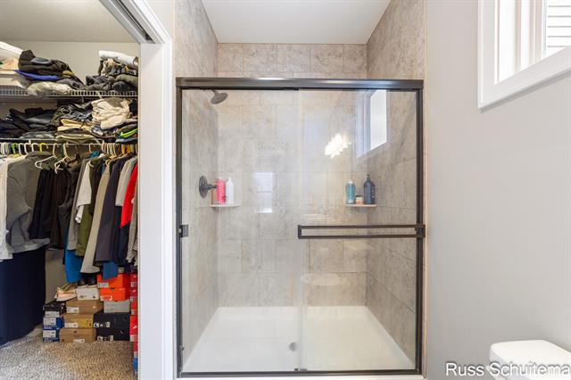 Builiding view twenty four for 931 Ashlee, Muskegon, MI. 49441