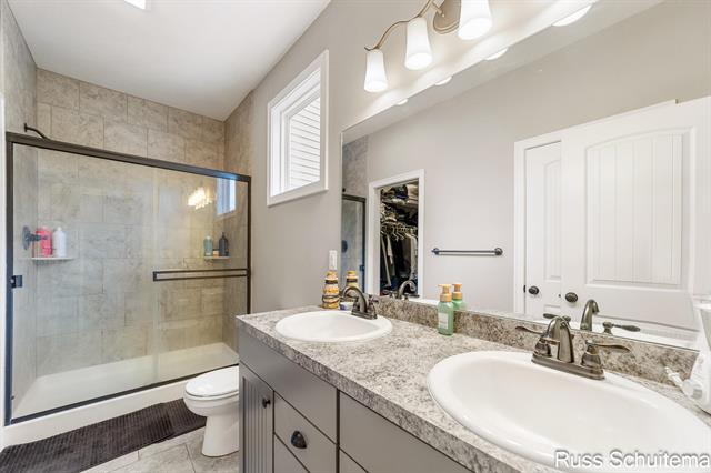 Builiding view twenty three for 931 Ashlee, Muskegon, MI. 49441