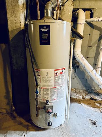 Builiding view seventy for 420 Robert, Ludington, MI. 49431