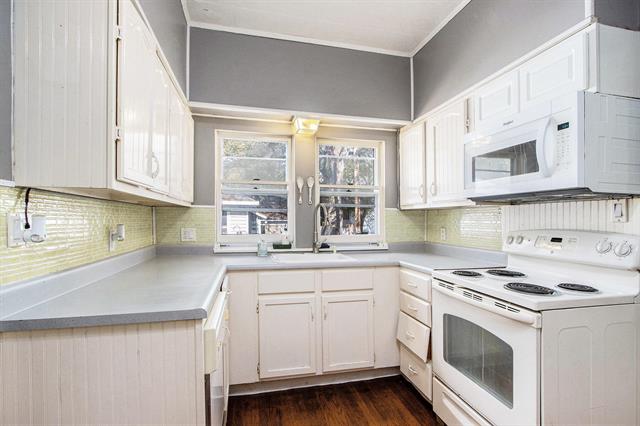 Builiding view fifteen for 117 Adams, Lawton, MI. 49065