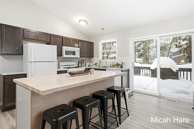 Builiding view four for 1437 Carlton, Muskegon, MI. 49442