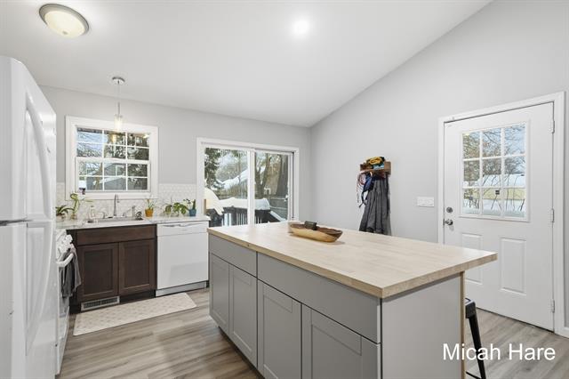 Builiding view three for 1437 Carlton, Muskegon, MI. 49442