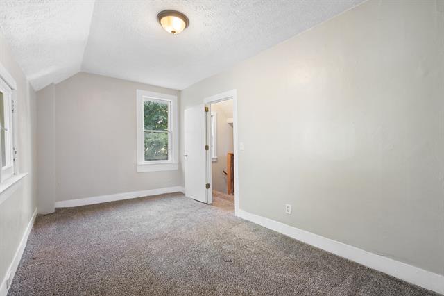 Builiding view nineteen for 1516 Cole, Grand Rapids, MI. 49505