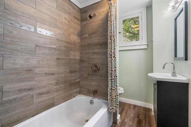 Builiding view ten for 1516 Cole, Grand Rapids, MI. 49505