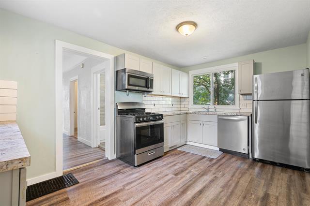 Builiding view twelve for 1516 Cole, Grand Rapids, MI. 49505