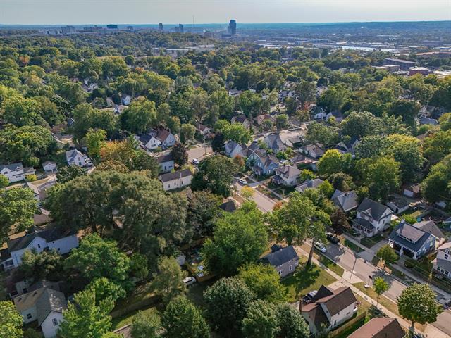 Builiding view twenty four for 1516 Cole, Grand Rapids, MI. 49505