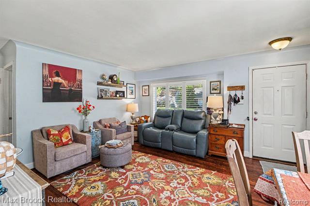Builiding view three for 1022 Whitcomb, Royal Oak, MI. 48073