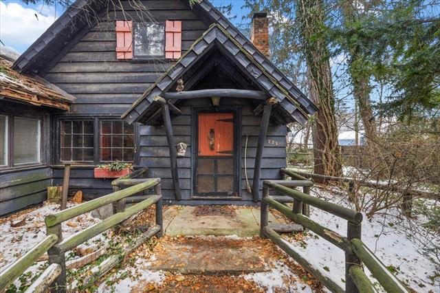 Builiding view eight for 735 Renshaw, Clawson, MI. 48017