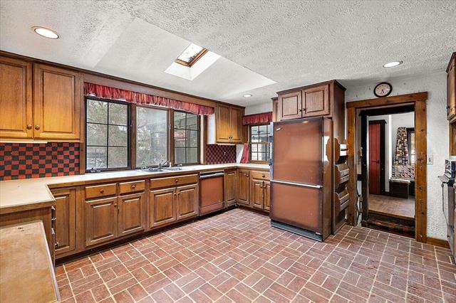 Builiding view fifteen for 735 Renshaw, Clawson, MI. 48017