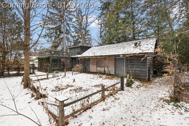 Builiding view four for 735 Renshaw, Clawson, MI. 48017