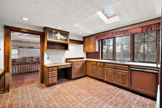 Builiding view fourteen for 735 Renshaw, Clawson, MI. 48017