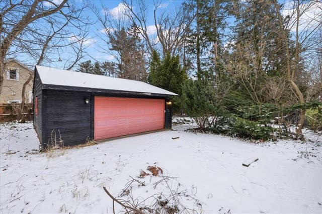 Builiding view nine for 735 Renshaw, Clawson, MI. 48017