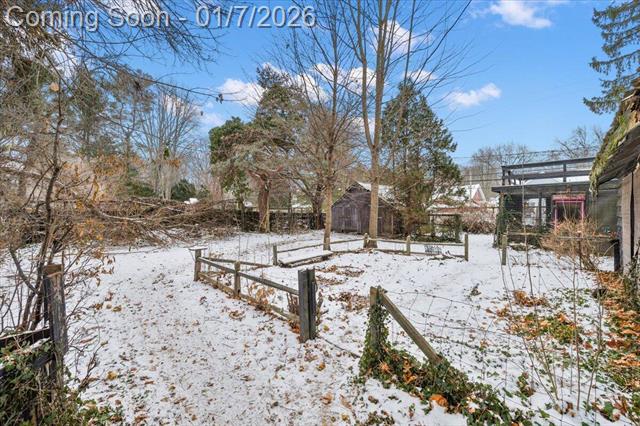 Builiding view seven for 735 Renshaw, Clawson, MI. 48017