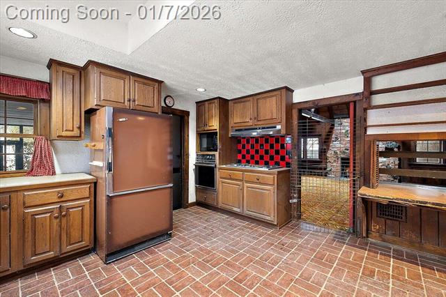 Builiding view sixteen for 735 Renshaw, Clawson, MI. 48017