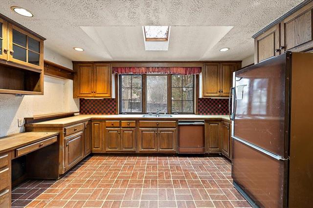 Builiding view thirteen for 735 Renshaw, Clawson, MI. 48017