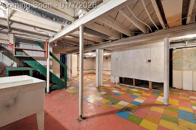 Builiding view thirty four for 735 Renshaw, Clawson, MI. 48017