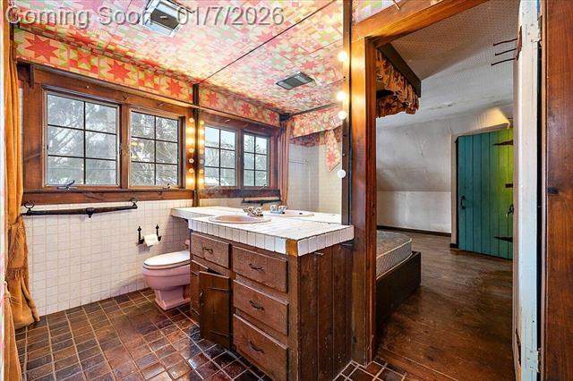 Builiding view thirty one for 735 Renshaw, Clawson, MI. 48017