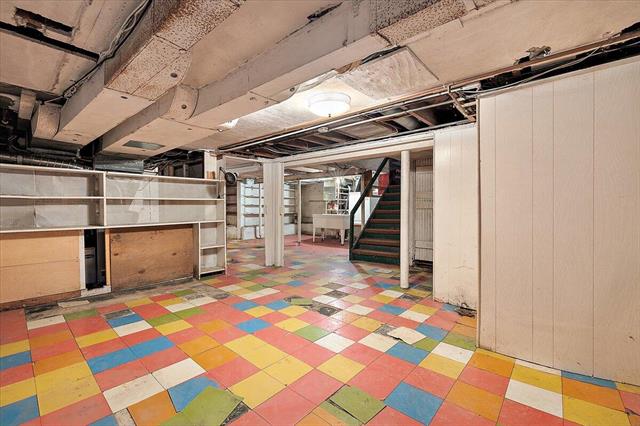 Builiding view thirty three for 735 Renshaw, Clawson, MI. 48017