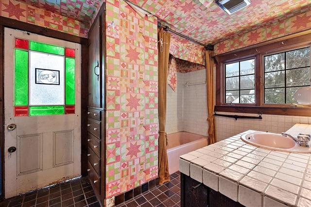 Builiding view thirty two for 735 Renshaw, Clawson, MI. 48017