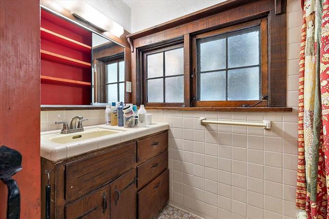 Builiding view twenty five for 735 Renshaw, Clawson, MI. 48017