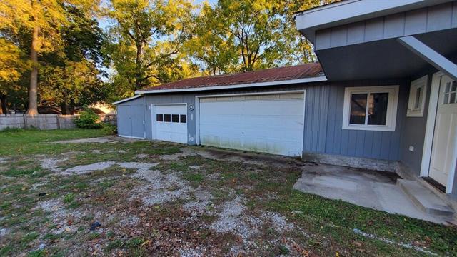 Builiding view twelve for 913 Monroe, Lowell, MI. 49331