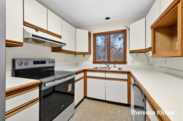 Builiding view thirteen for 17496 Meadow Wood, Spring Lake, MI. 49456