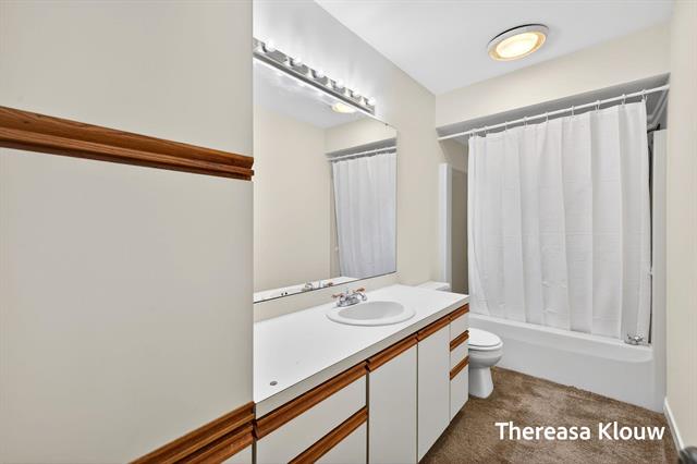 Builiding view thirty three for 17496 Meadow Wood, Spring Lake, MI. 49456