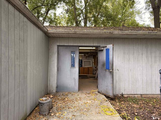 Builiding view seven for 2807 Smith, Lambertville, MI. 48144
