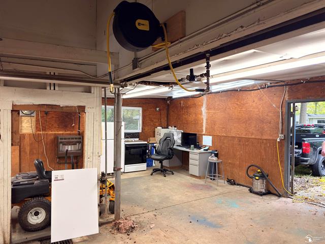 Builiding view ten for 2807 Smith, Lambertville, MI. 48144