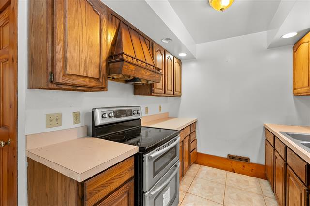 Builiding view nine for 706 26Th, Allegan, MI. 49010