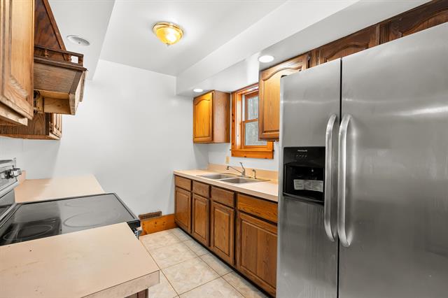 Builiding view seven for 706 26Th, Allegan, MI. 49010