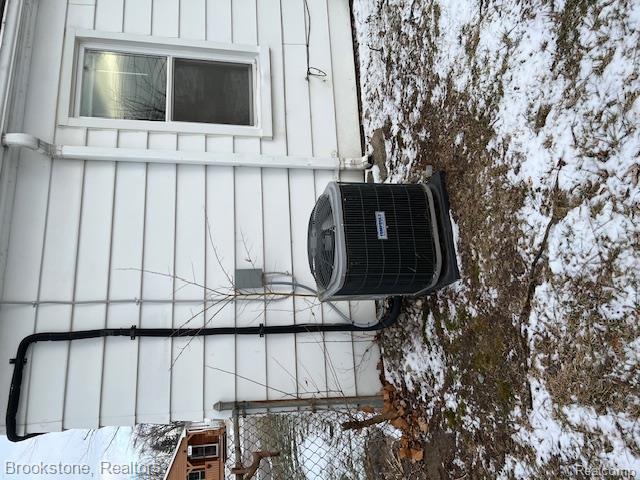 Builiding view five for 630 Gargantua, Clawson, MI. 48017