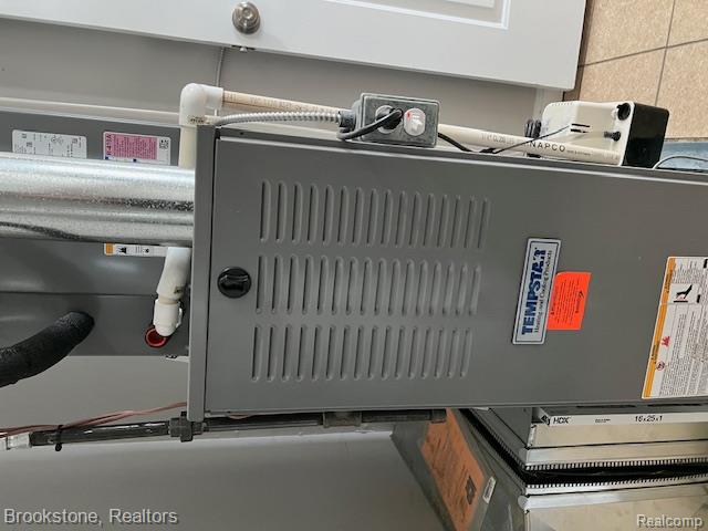 Builiding view twenty one for 630 Gargantua, Clawson, MI. 48017