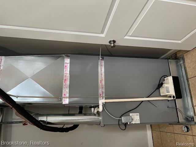 Builiding view twenty for 630 Gargantua, Clawson, MI. 48017