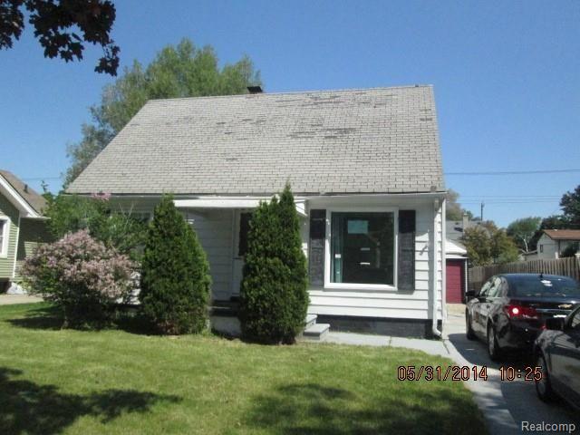front view picture of 134 Massoit St, Clawson, MI. 48017