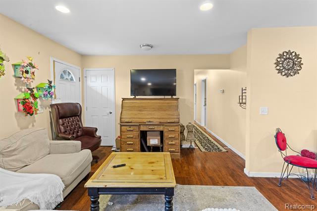 Builiding view six for 9300 Head O Lake, Ottawa Lake, MI. 49267