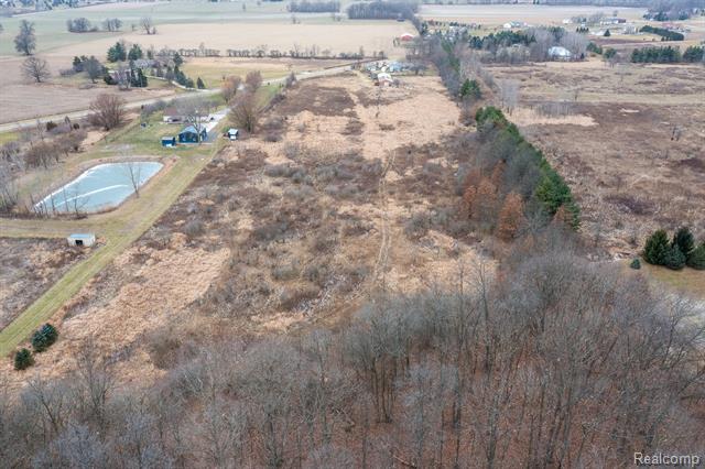 Builiding view twenty for 9300 Head O Lake, Ottawa Lake, MI. 49267