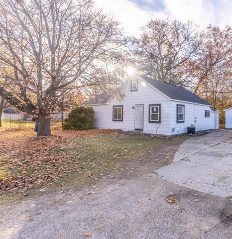 Builiding view forty two for 1521 Riblet, Muskegon, MI. 49445