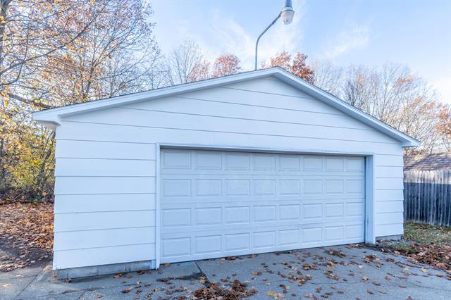 Builiding view thirty eight for 1521 Riblet, Muskegon, MI. 49445