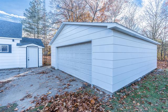 Builiding view thirty nine for 1521 Riblet, Muskegon, MI. 49445