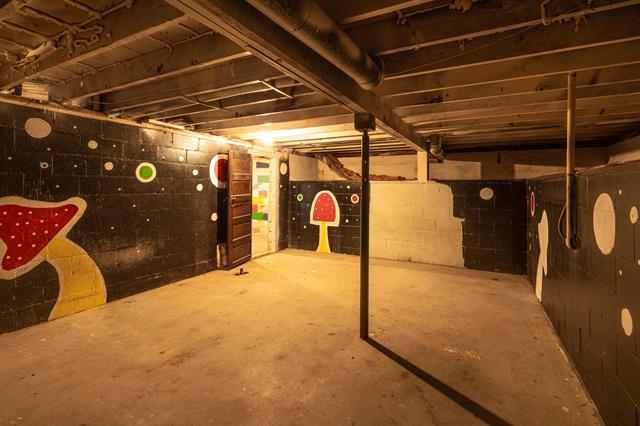 Builiding view thirty one for 1521 Riblet, Muskegon, MI. 49445