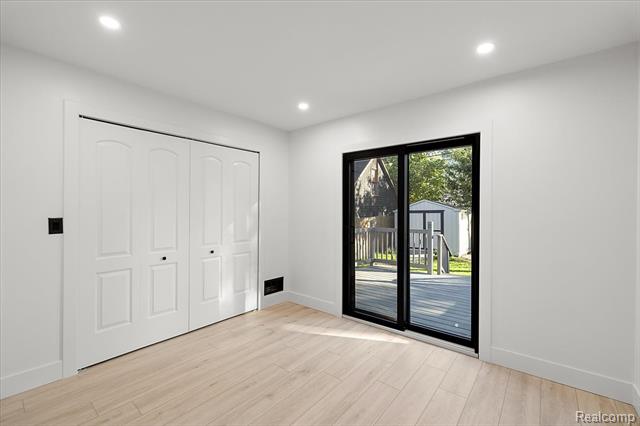 Builiding view nine for 261 Tecumseh, Clawson, MI. 48017